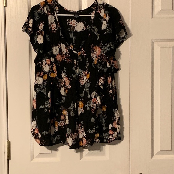 torrid Tops - Torrid Floral Print Short Sleeve Top Size 2